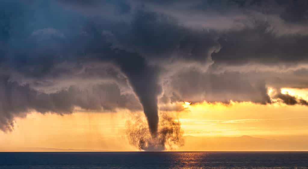 Une trombe marine sur la mer. © Skulls n' Gears, Adobe Stock